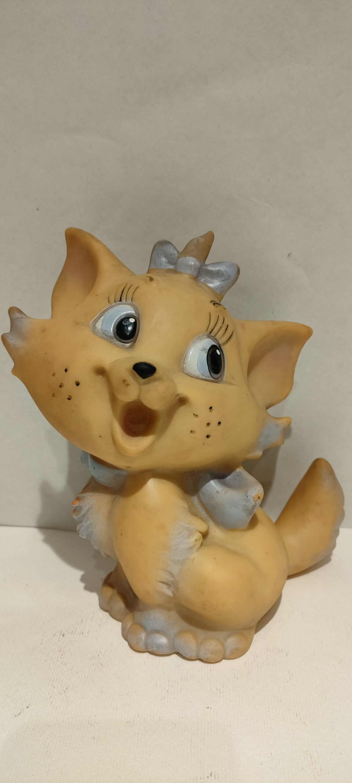 Minou – Crema – Fiocco Bianco – Gli Aristogatti