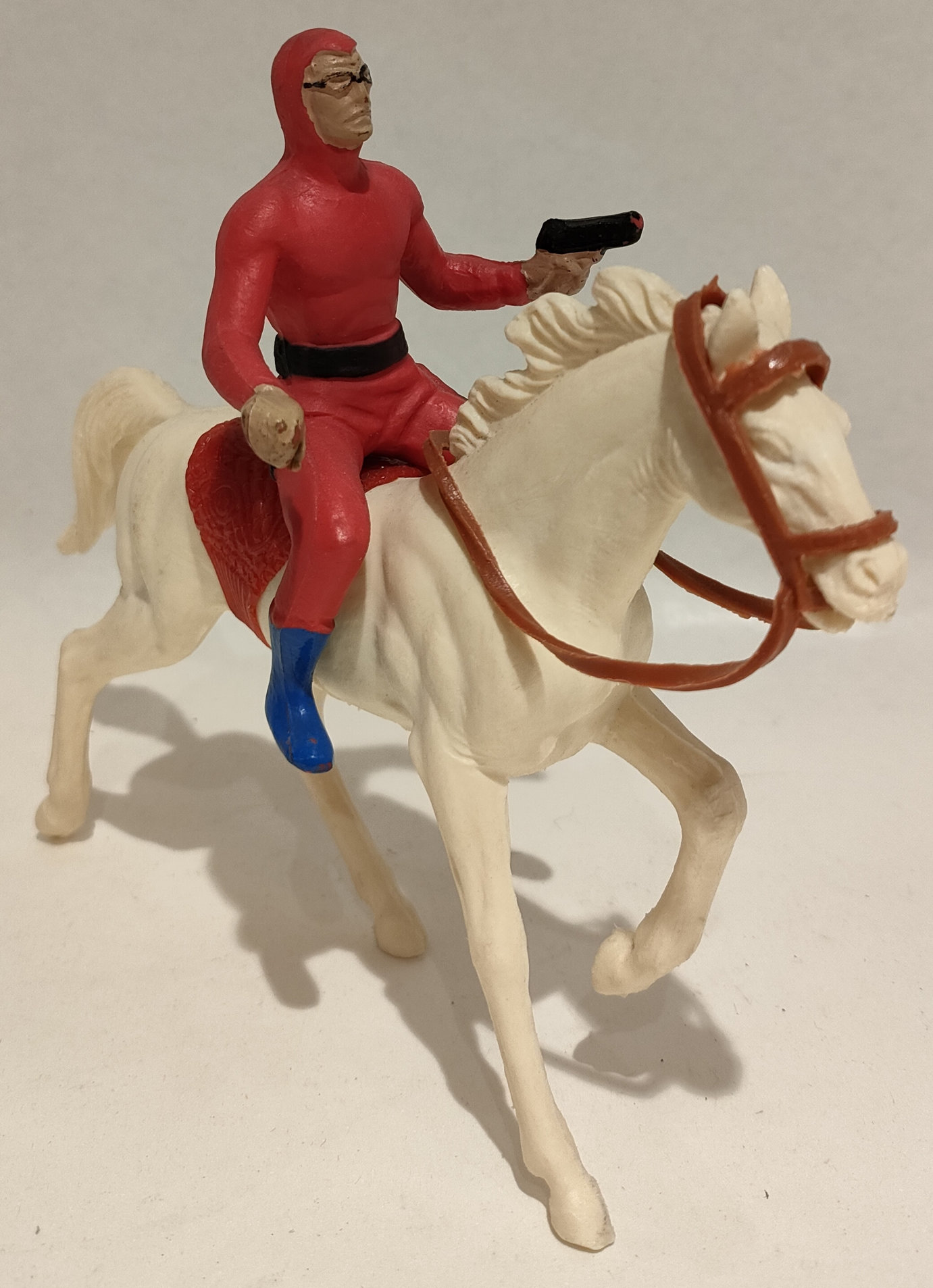 Uomo Mascherato a cavallo
