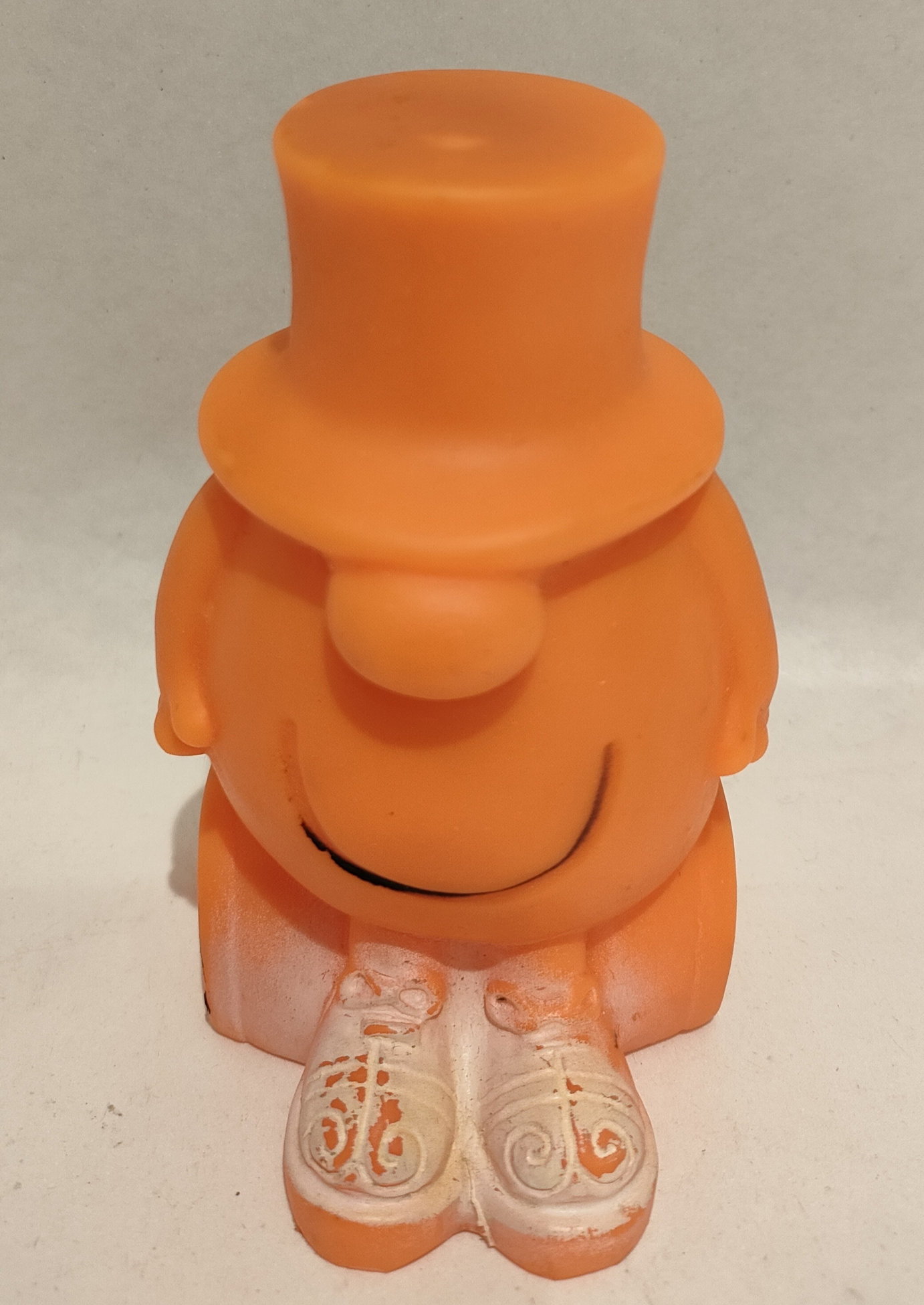 Mr Men – Arancio – Con Cappello Sugli Occhi
