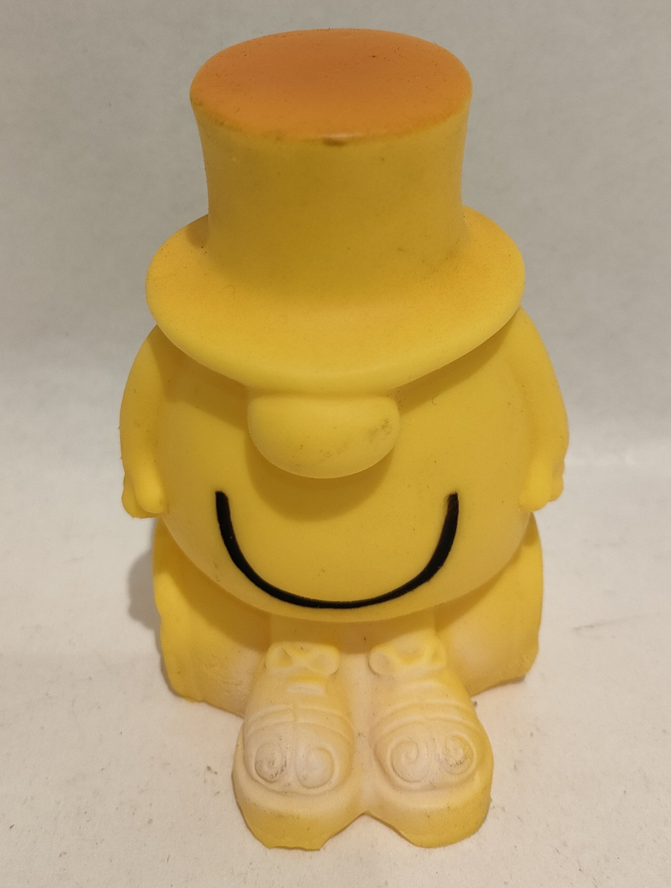 Mr Men – Giallo – Con Cappello Sugli Occhi