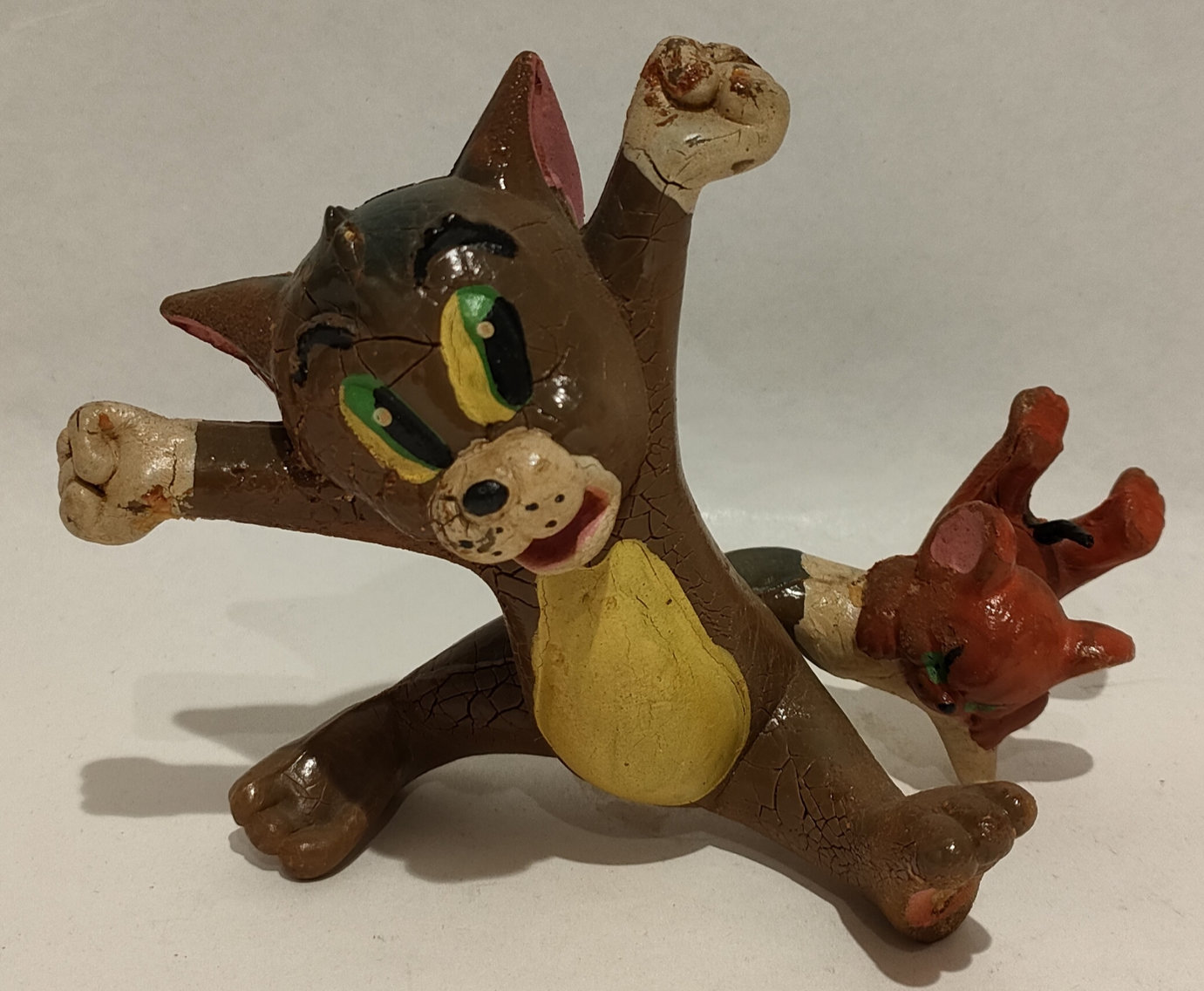 Tom con Jerry che gli Morde la Coda