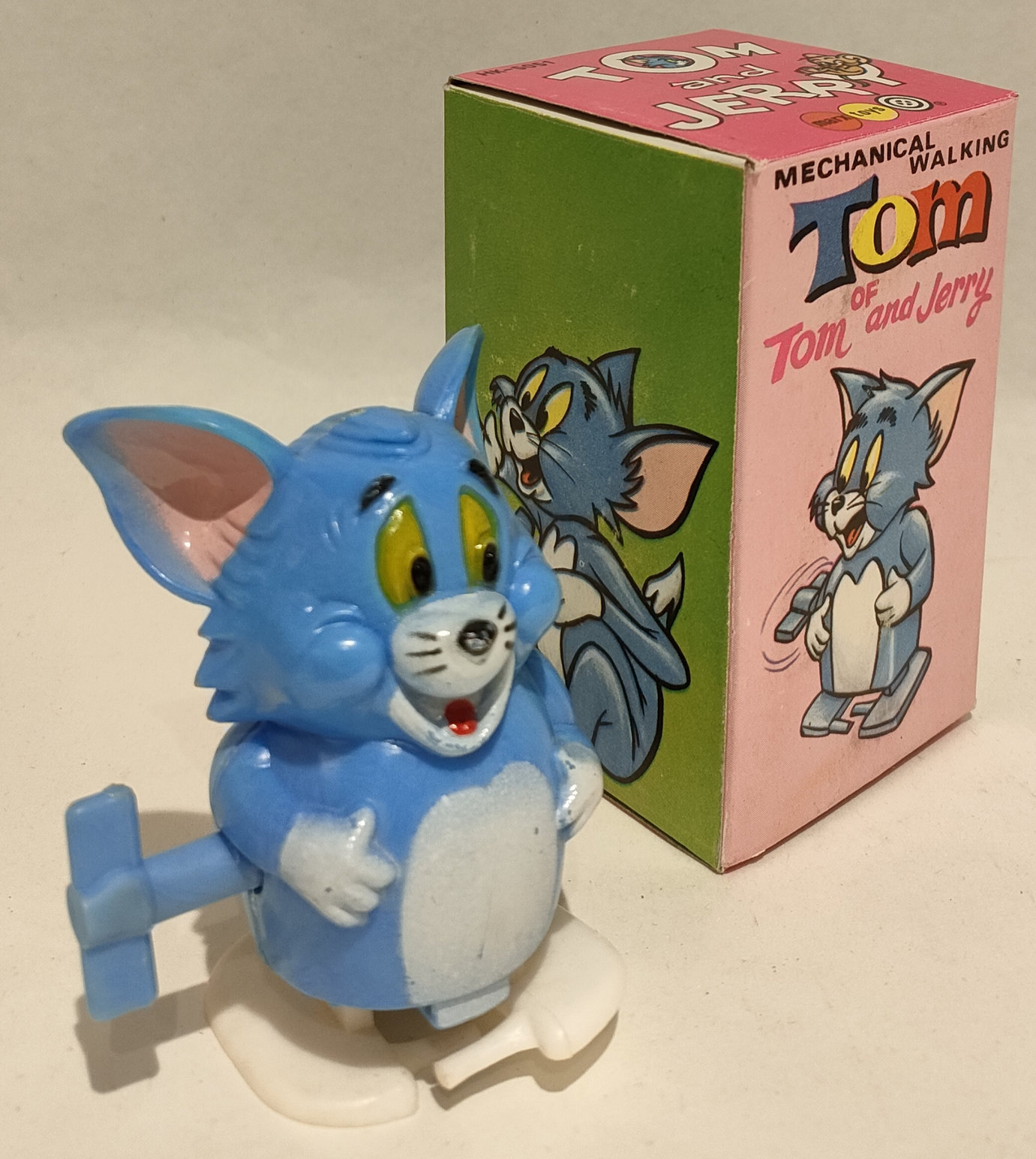 Tom – A Carica – In Box