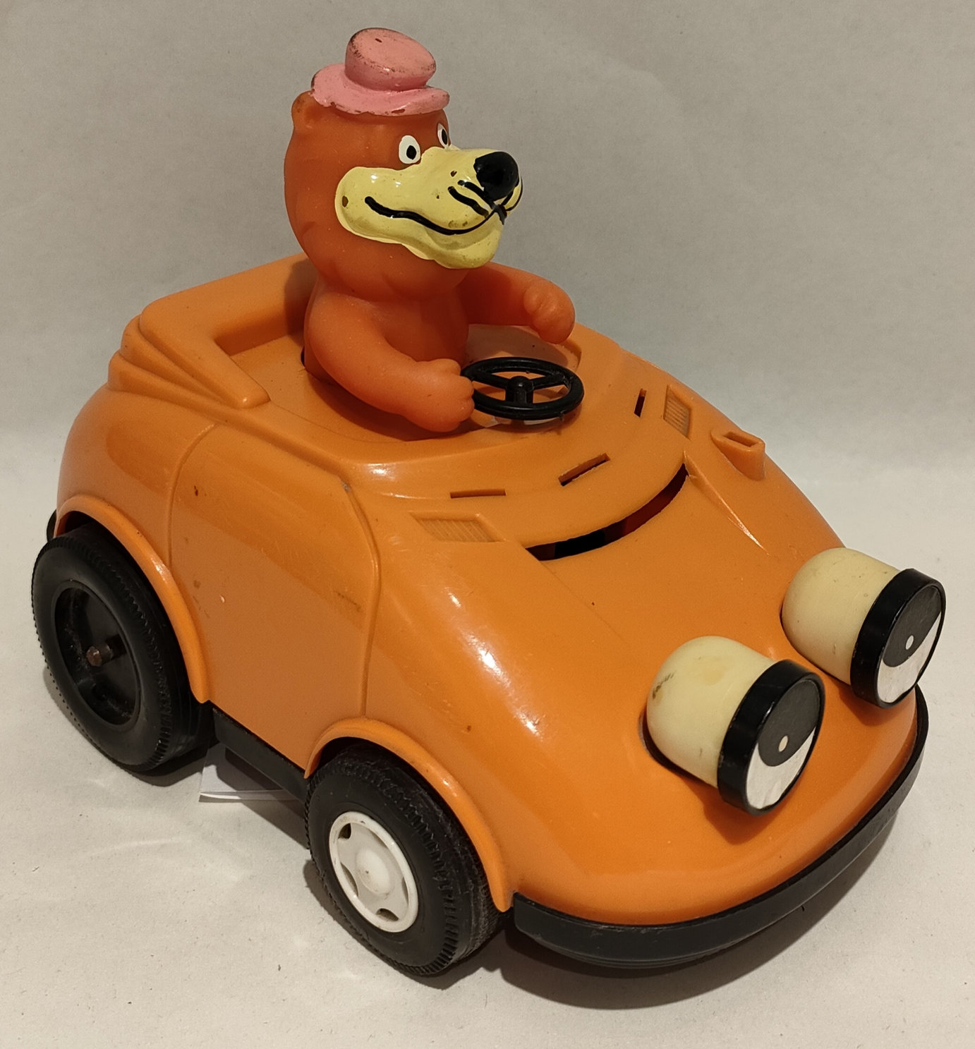 Lippy The Lion –  In Auto –  Hanna & Barbera