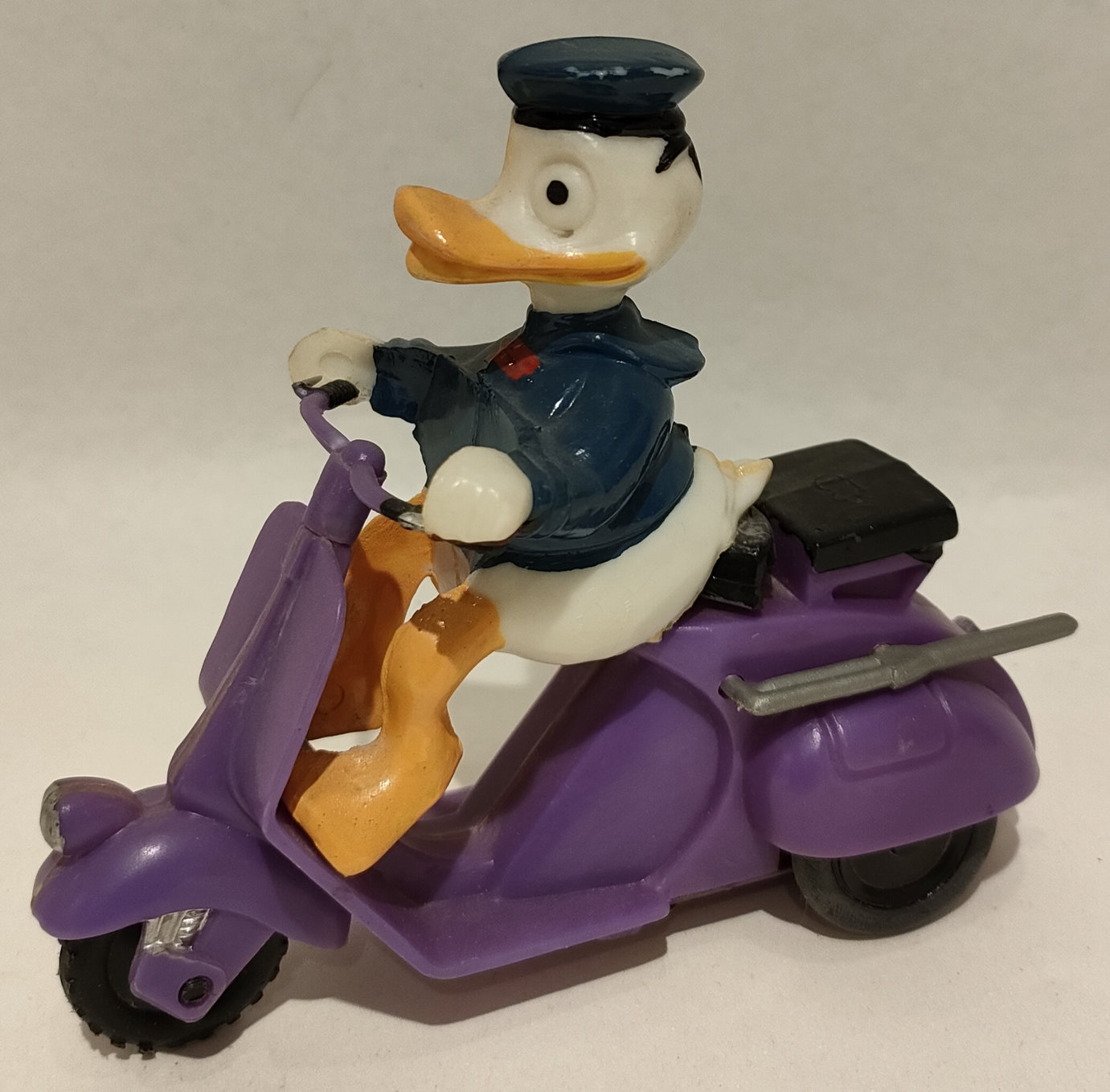 Paperino in Vespa