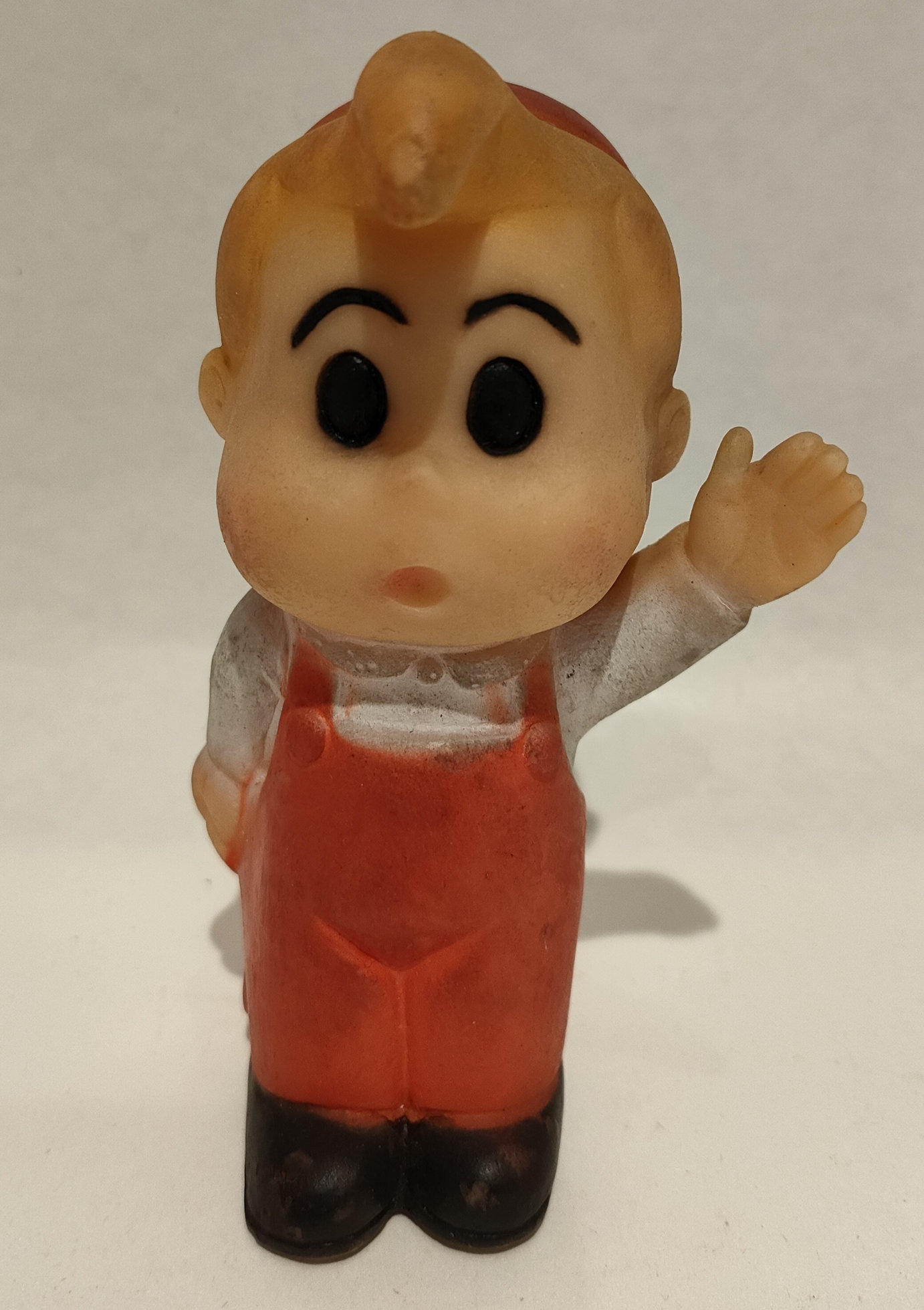 Bambino con Ciuffo – Salopette Rossa – La Piccola Lulù