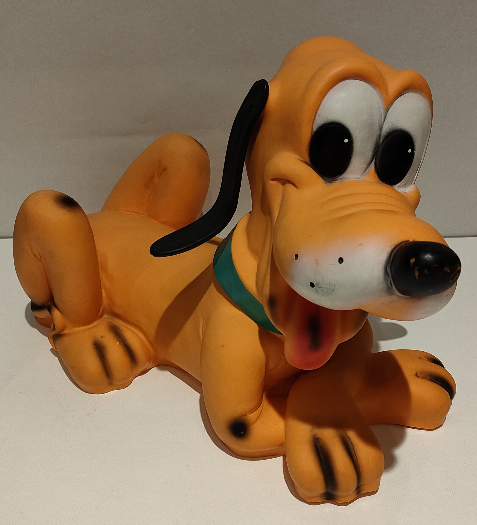 Pluto Seduto – Art- 521