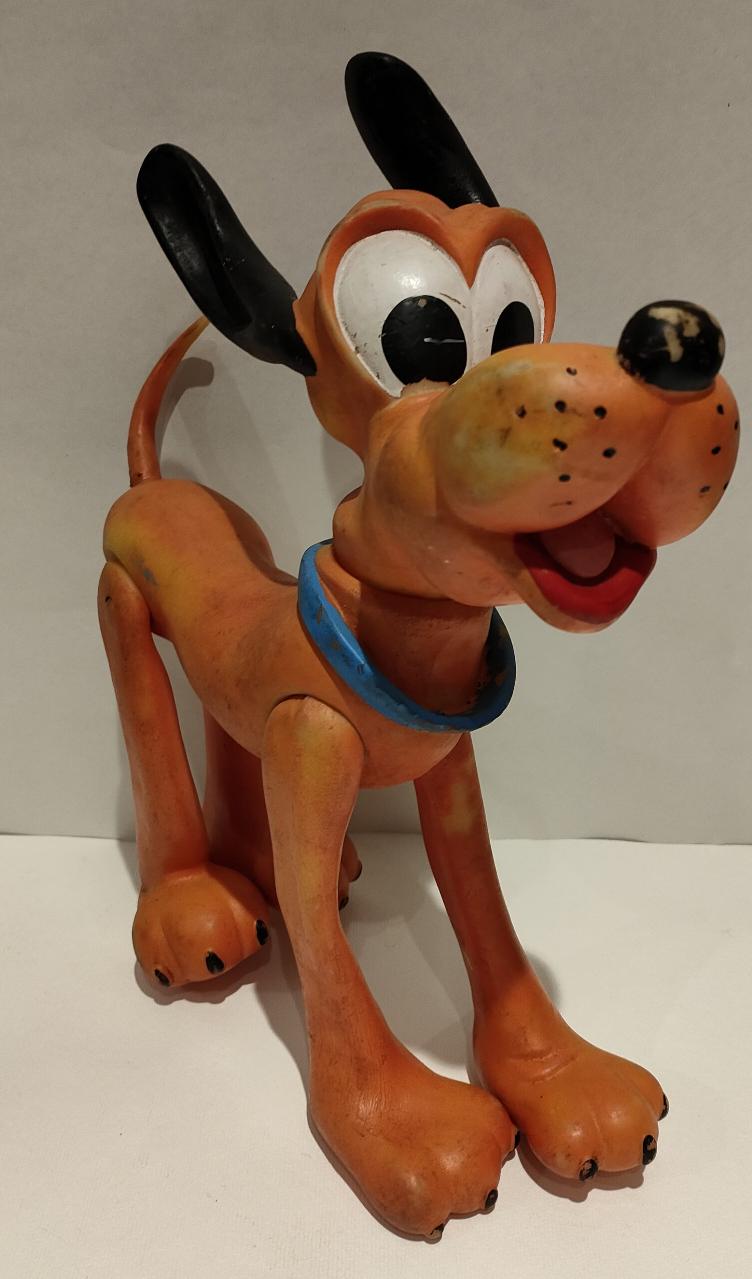 Pluto Scuro