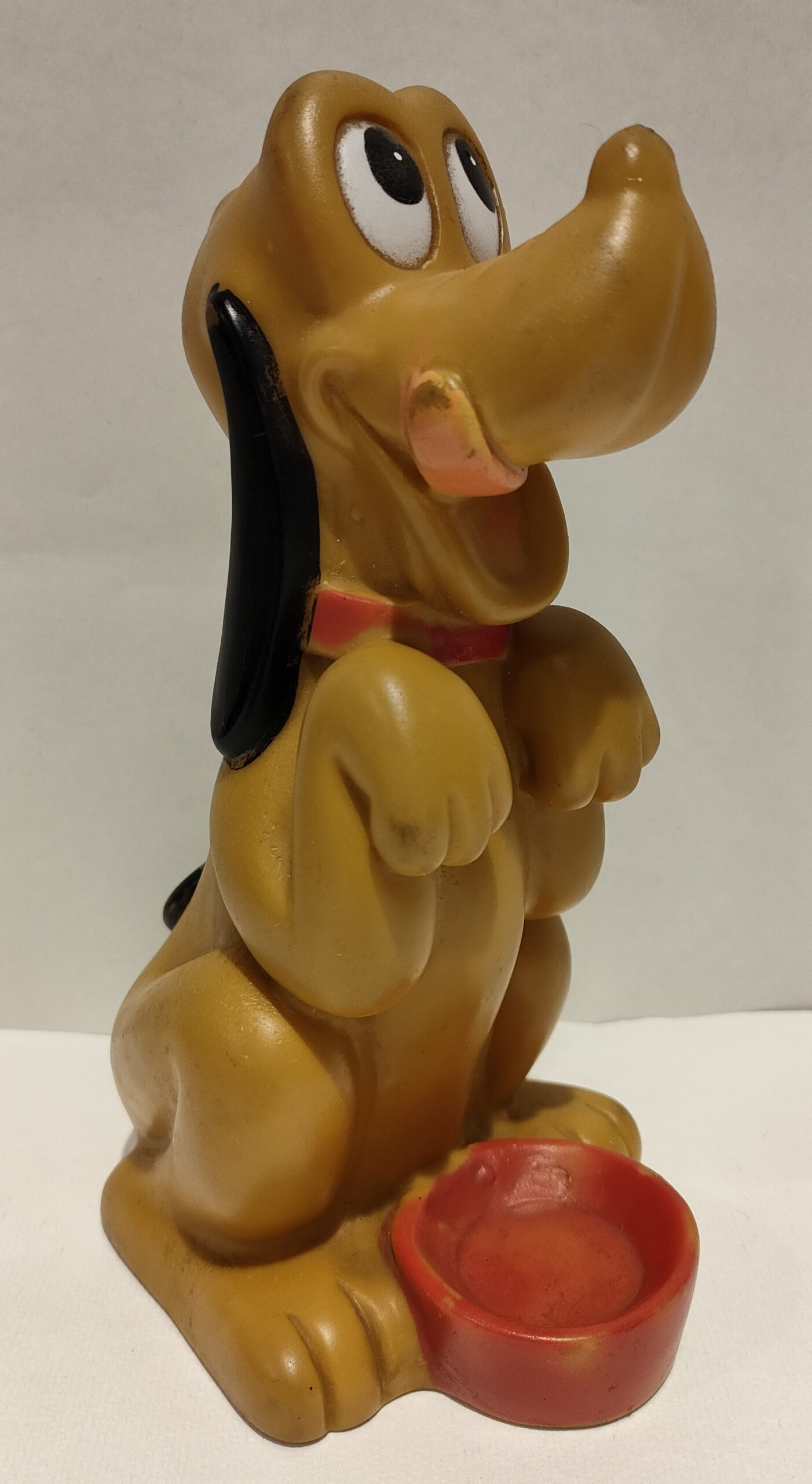 Pluto con Ciotola