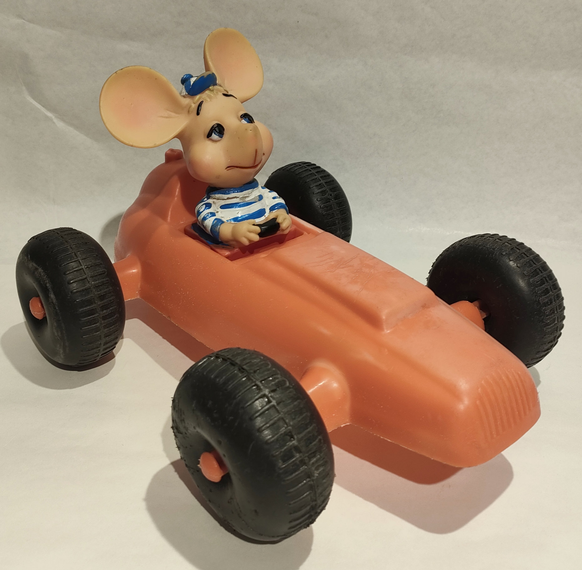 Topo Gigio con Auto da Corsa Arancio