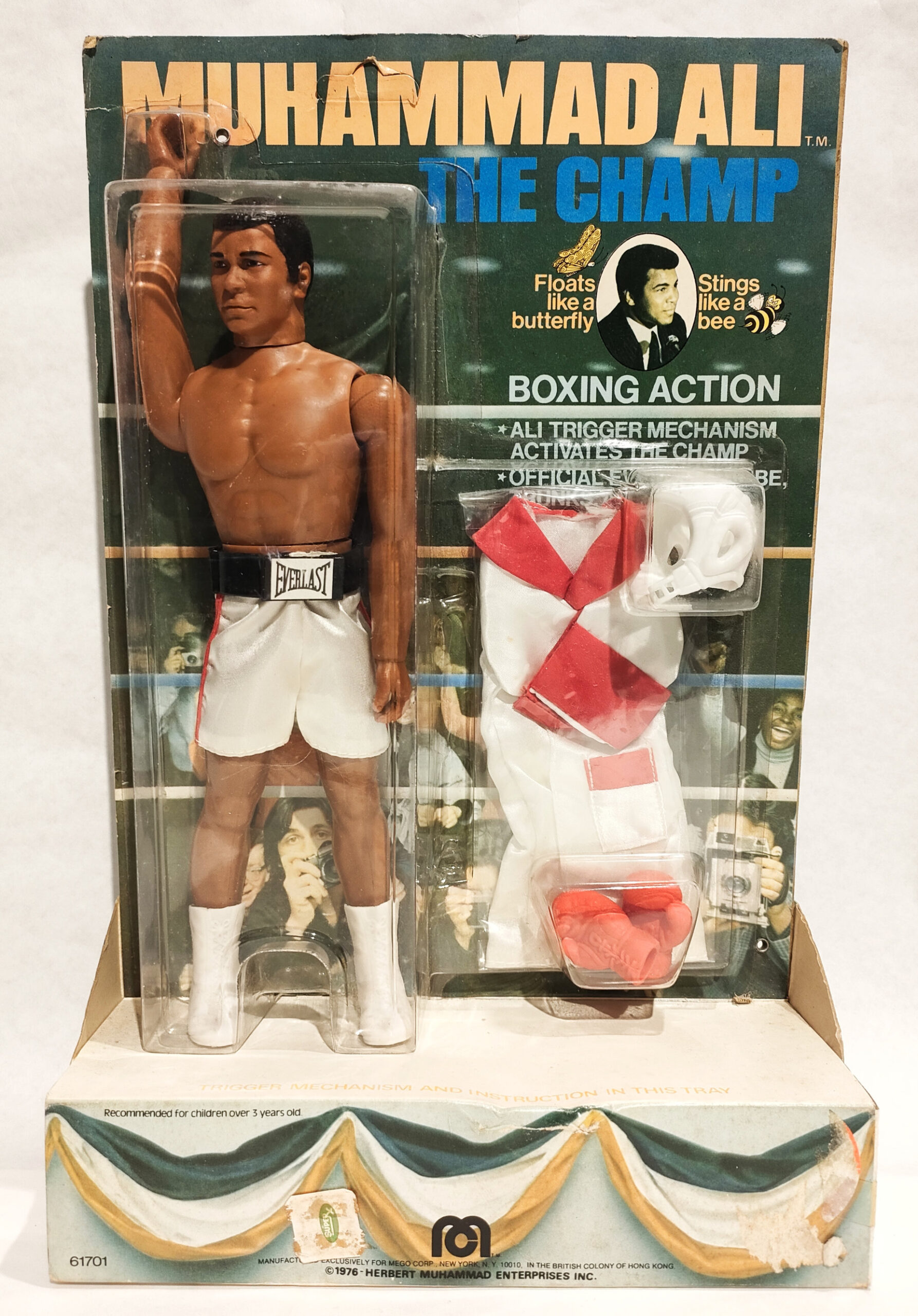 Pugile Sugar Ray Robinson – Scuro – Con Accappatoio Rosso