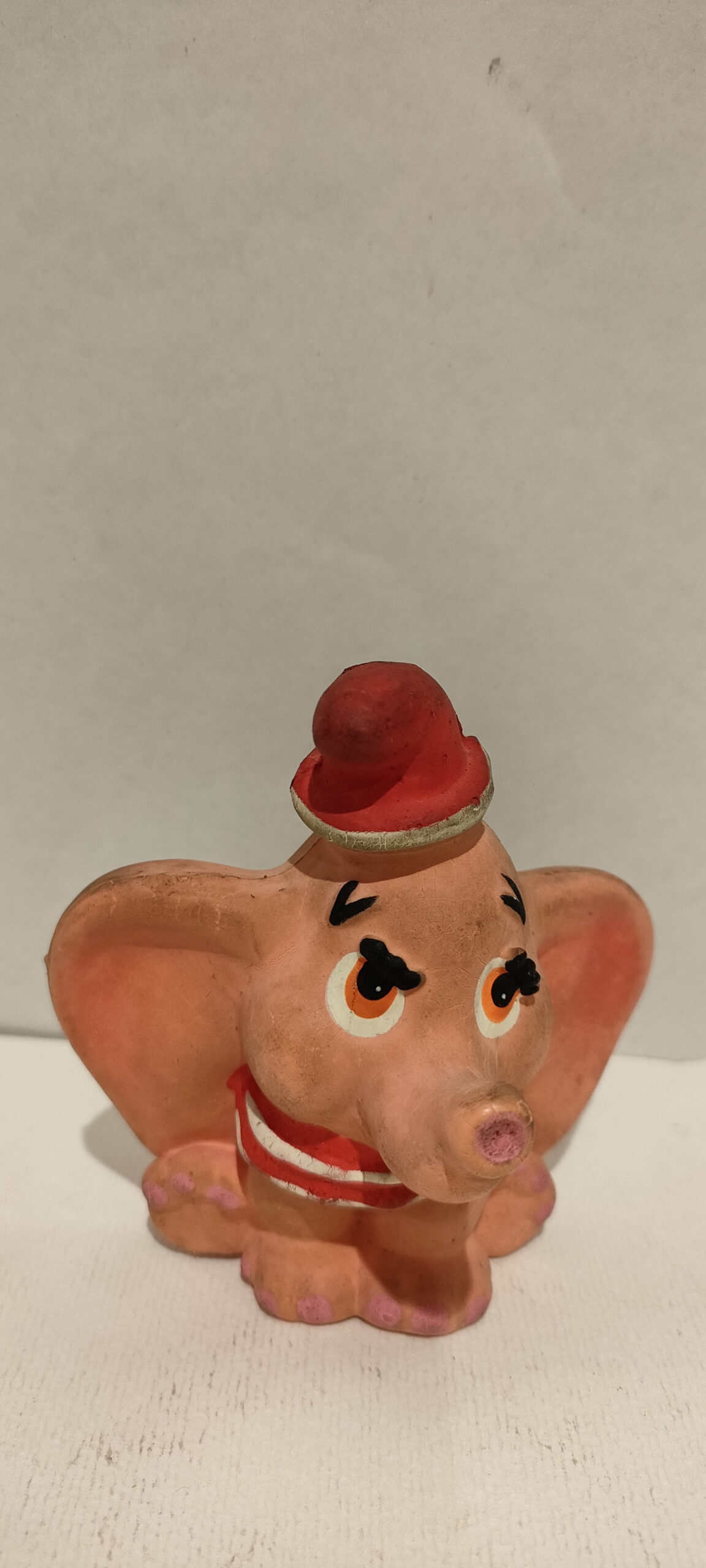 Dumbo Rosa – Cappello Rosso – Ghirlanda Rossa e Bianca