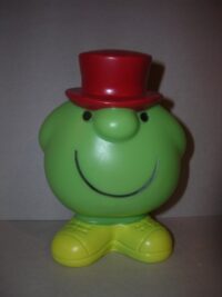 MR MEN VERDE CON CAPPELLO E MANI DIETRO LEDRA ROGER HARGREAVES  – 12CM