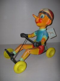 PINOCCHIO IN GO-KART GIOCATTOLI – CANOVA – MADE IN ITALY – ANNI’50