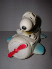 SNOOPY IN AEREO DANARA 1958-1966 UNITED FEAT.SYND.INC. MADE IN TAIWAN – 9CM