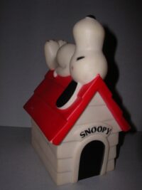 SNOOPY SOPRA ALLA CASETTA UNITED FEAT. SYND. INC. CONAGRA INC. -SNOOPY- 1958-1966 MADE IN HONG KONG – 18CM